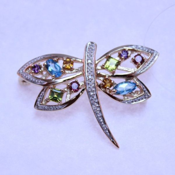 Брошь из красного золота с бриллиантами и миксом камней